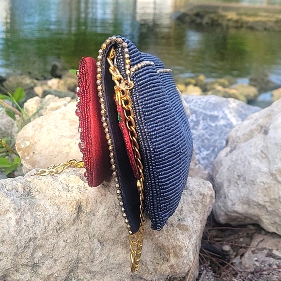 Mary frances disney snow white clutch crossbody - Picture 10 of 17